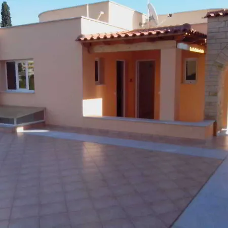 Maria's Filoxenia Aparthotel 3*