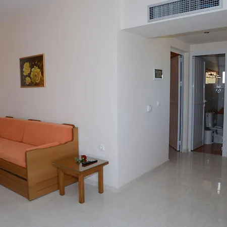 Maria's Filoxenia Aparthotel 4*