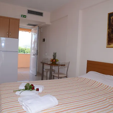 Maria's Filoxenia Aparthotel 4*