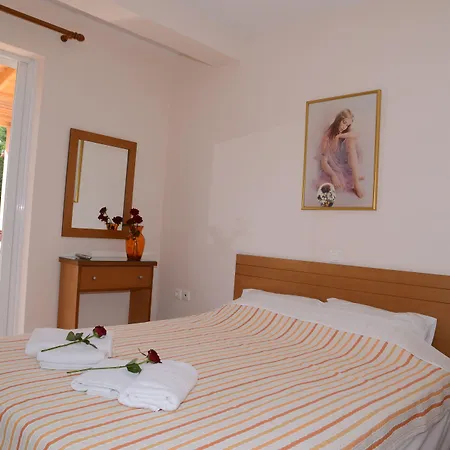 Maria's Filoxenia Aparthotel 4*