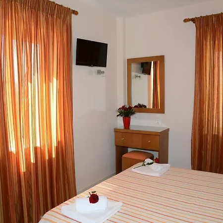 Maria's Filoxenia Aparthotel 3*